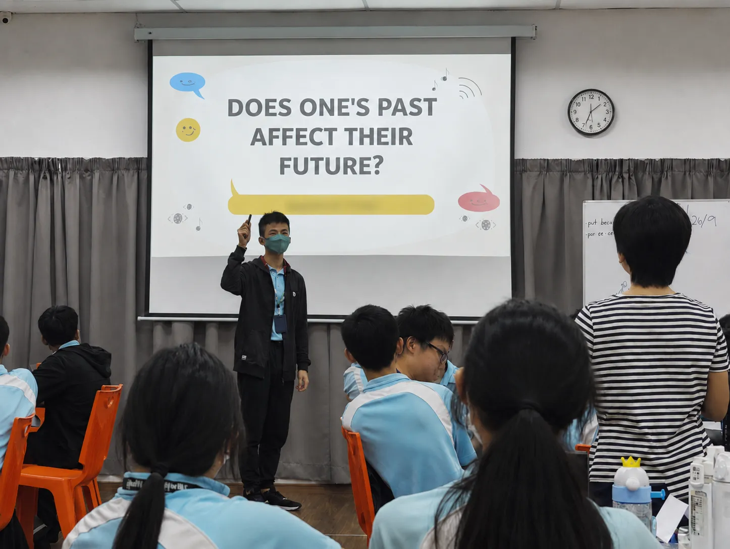 Speaker presenting to a class of students
